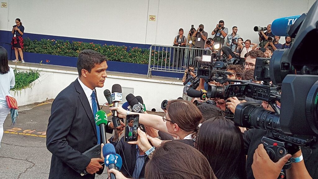 Cabo Daciolo concede entrevista para jornalistas