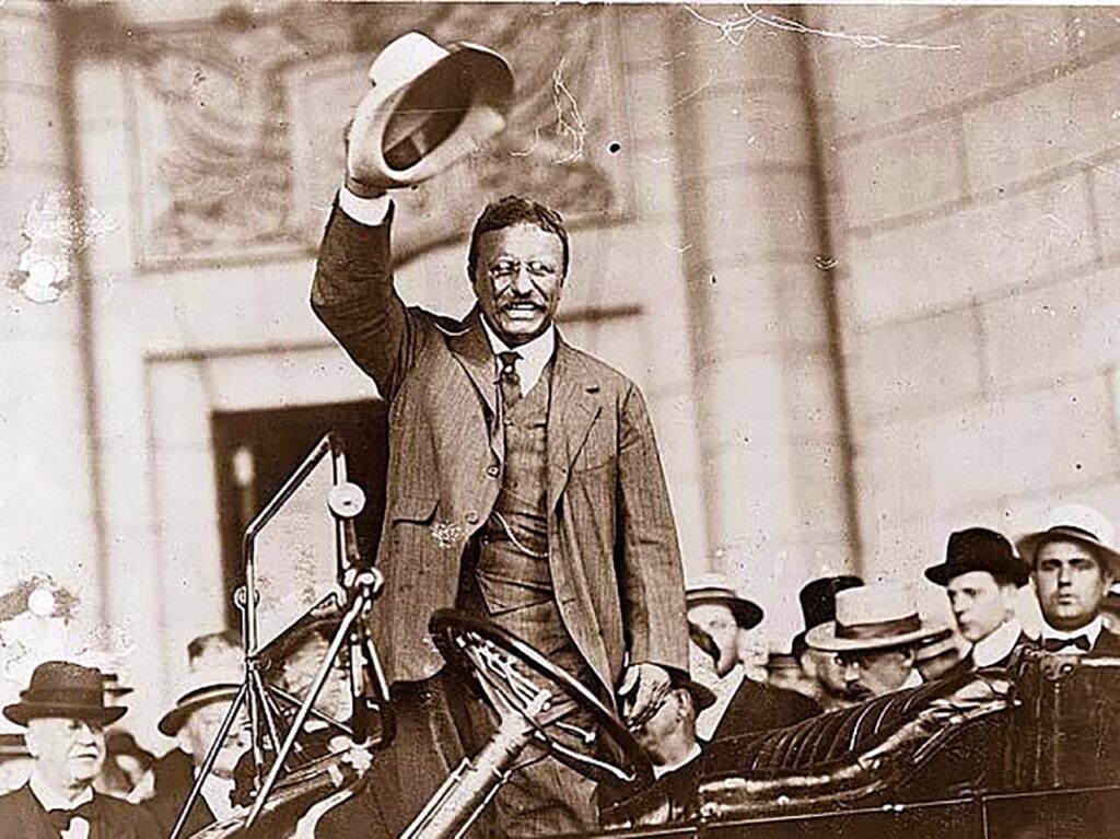 Theodore-Roosevelt usando chapéu no Panamá