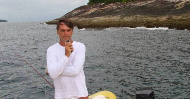 Bolsonaro flagrado em pesca ilegal