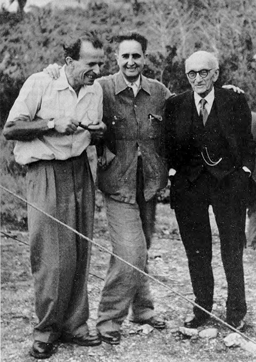 Joseph Emperaire, Paulo Duarte e Paul Rivet no Sambaqui da Maratuá, Mar Casado, em Guarujá, em 1954. Foto: Acervo USP