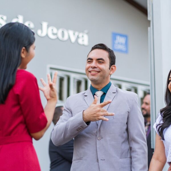 Trabalho educativo beneficia surdos em São Vicente